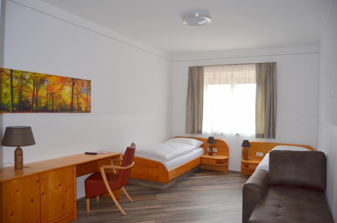 Pension Zum Strell Hollabrunn Dış mekan fotoğraf