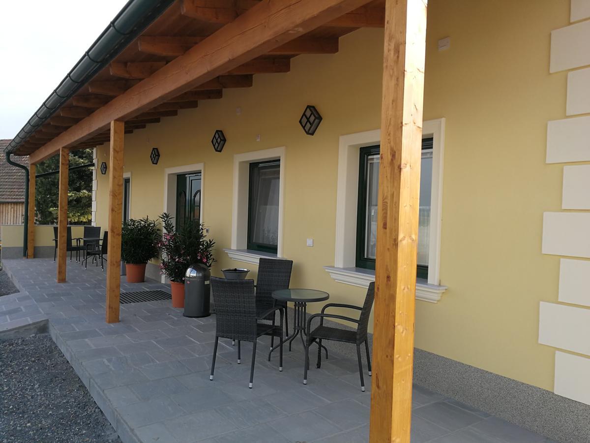 Pension Zum Strell Hollabrunn Dış mekan fotoğraf